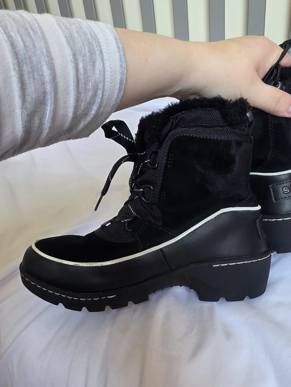 Sorel Black Kids Faux-Fur Lace-Up Winter Boots with Contrast Trim Size 3